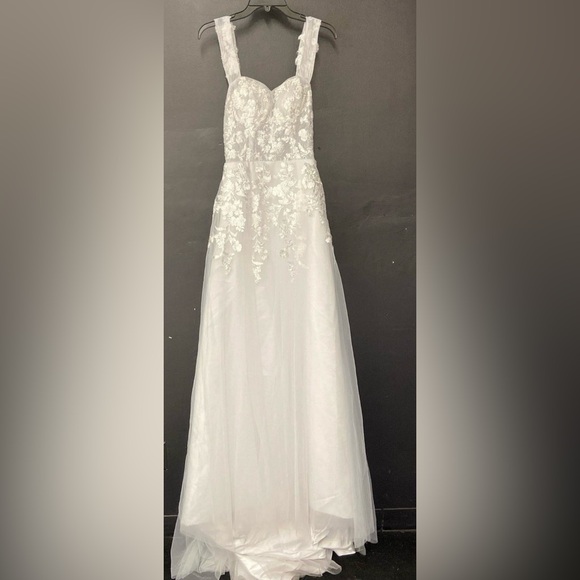Merry's White NWT Sleeveless Applique &
Chiffon Wedding Dress Size 6 - Picture 2 of 7